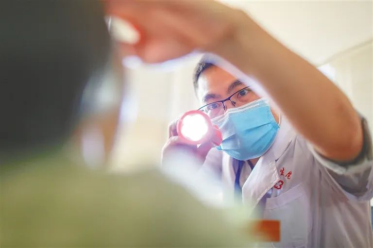 国家卫健委：新增4个“基层卫生健康综合试验区”，加大财政、医保、薪资待遇等投入