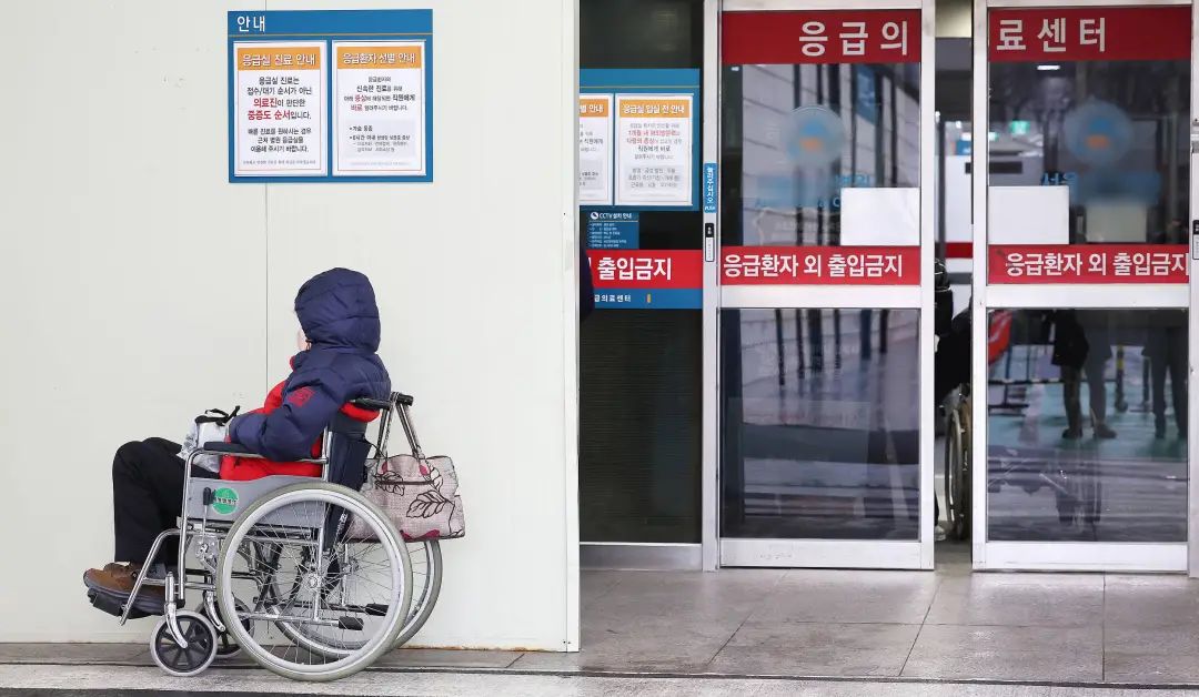 韩国医生辞职潮持续发酵，已扩大至100家医院8800名医生